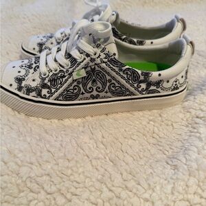 Cariuma Bandana Print Canvas Sneakers 8.5 EUC